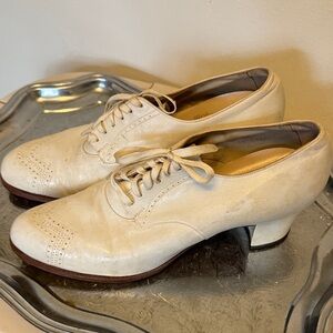 Vintage 60s Lace-Up Leather Heeled Oxfords - Women's